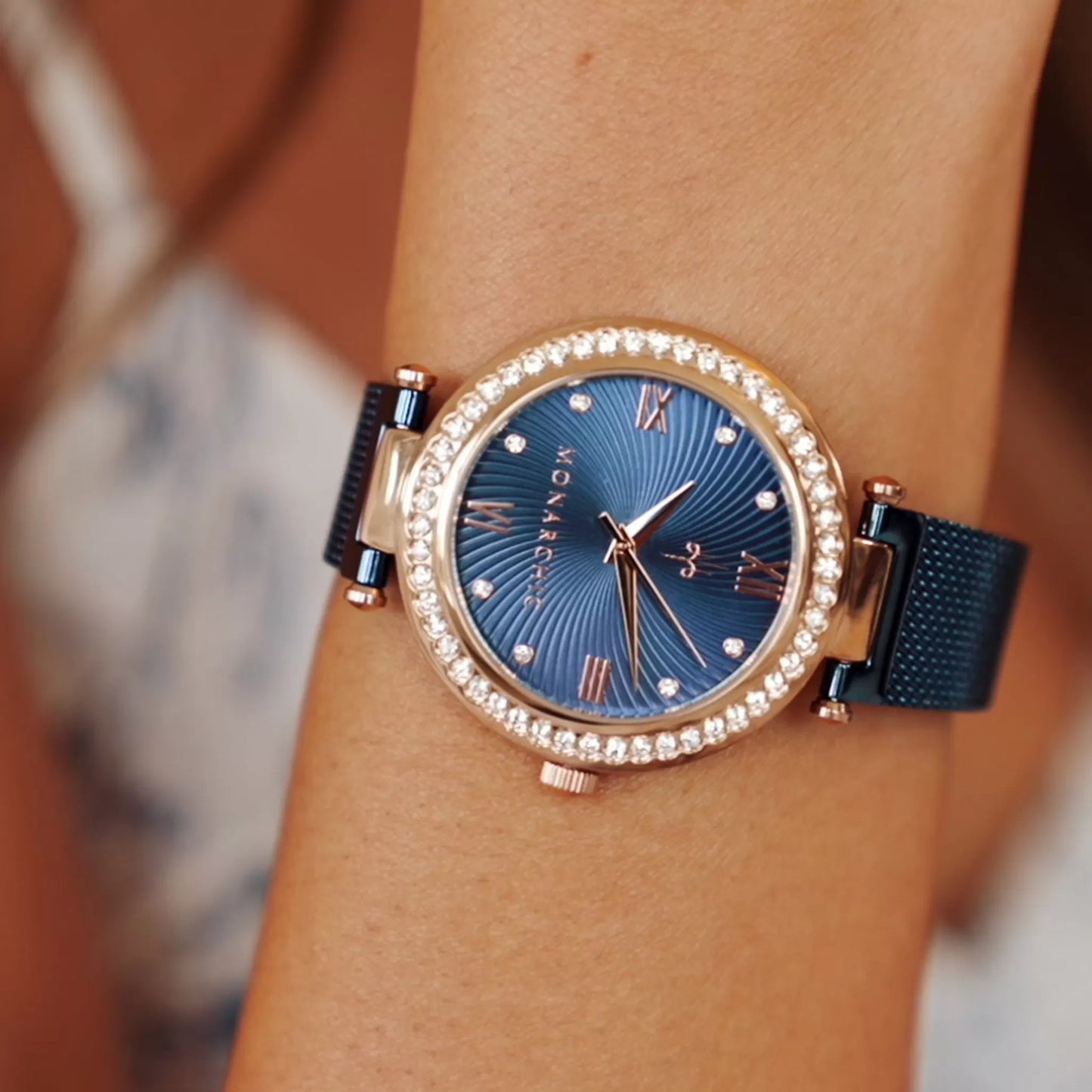 Monarchic® Watch - Cristal - Sunray Midnight blue mesh watch with crystals on rose gold bezel close view