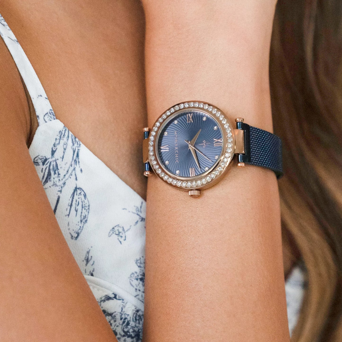 Monarchic® Watch - Cristal - Sunray Midnight blue mesh watch with crystals on rose gold bezel side view