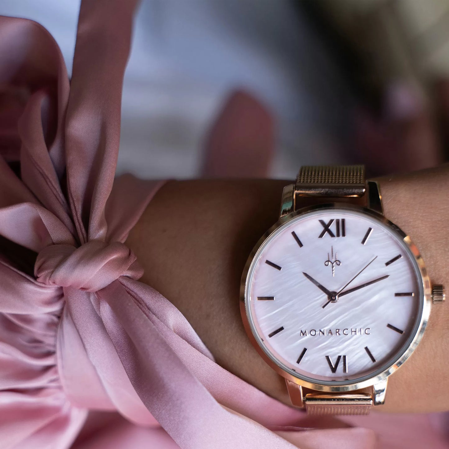 Monarchic® Watch - Kelly - Rose Gold mesh watch with rose pearl dial close up